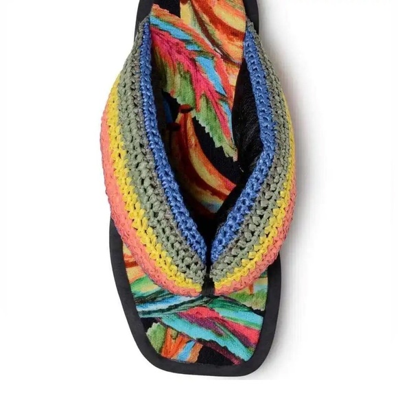 NEW Farm Rio Black Banana puffy Fluffy crochet flip flop sandals size 8 - Picture 2 of 7